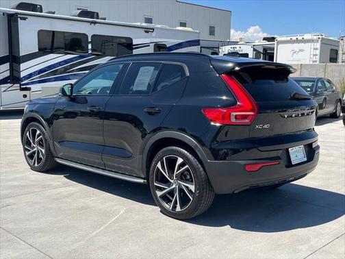 2022 Volvo XC40 T5 R-Design