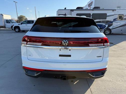 2025 Volkswagen Atlas Cross Sport 2.0T SE w/Technology 4MOTION