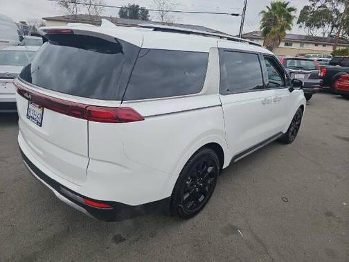 2024 Kia Carnival SX