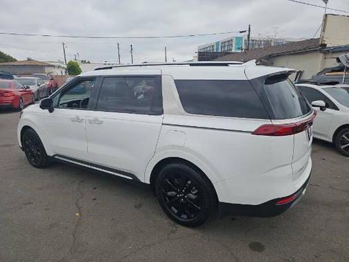 2024 Kia Carnival SX