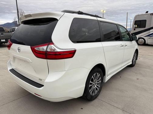 2018 Toyota Sienna XLE