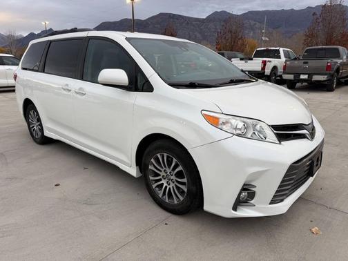 2018 Toyota Sienna XLE