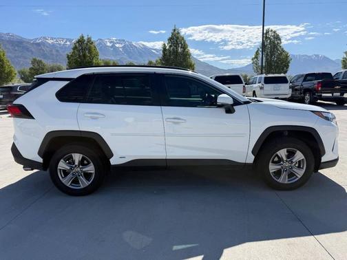 White 2022 Toyota RAV4 Hybrid XLE