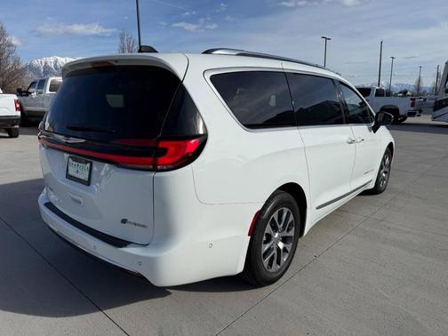 2023 Chrysler Pacifica L
