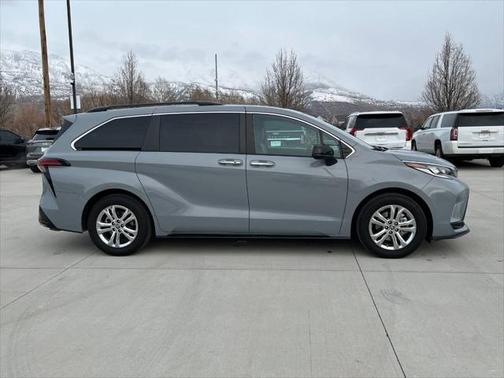 2023 Toyota Sienna XSE 7 Passenger