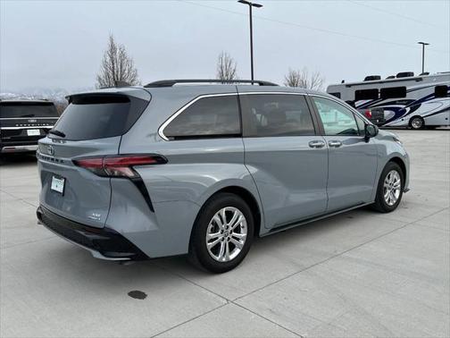 2023 Toyota Sienna XSE 7 Passenger