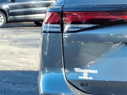 2025 Volkswagen Tiguan 2.0T SE R-Line Black