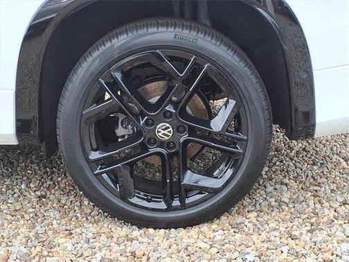 2025 Volkswagen Tiguan 2.0T SE R-Line Black