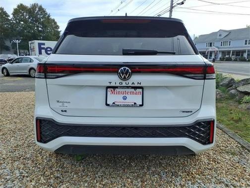2025 Volkswagen Tiguan 2.0T SE R-Line Black