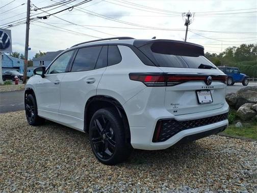 2025 Volkswagen Tiguan 2.0T SE R-Line Black