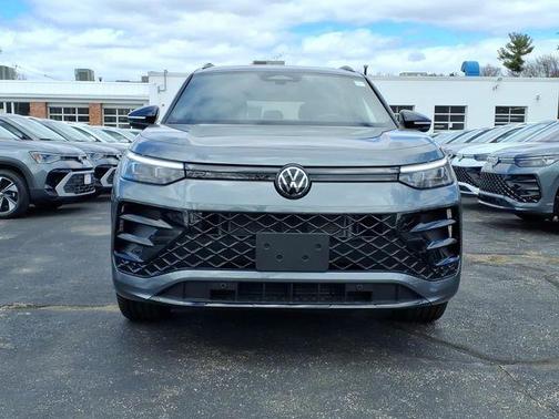 Platinum Gray Metallic 2026 Volkswagen Tiguan 2.0T SE R-Line Black