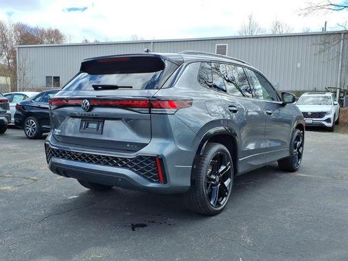 Platinum Gray Metallic 2026 Volkswagen Tiguan 2.0T SE R-Line Black