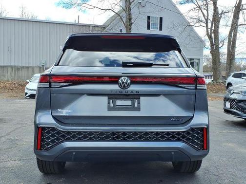 Platinum Gray Metallic 2026 Volkswagen Tiguan 2.0T SE R-Line Black