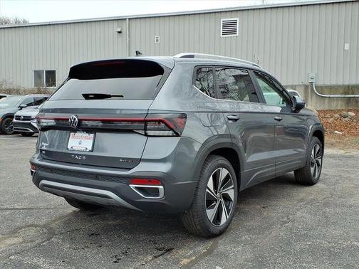 Platinum Gray Metallic 2026 Volkswagen Taos 1.5T SE