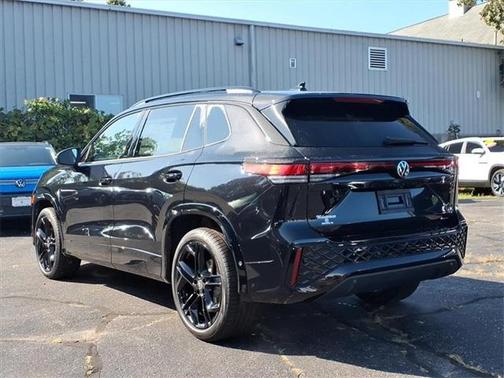 2025 Volkswagen Tiguan 2.0T SE R-Line Black