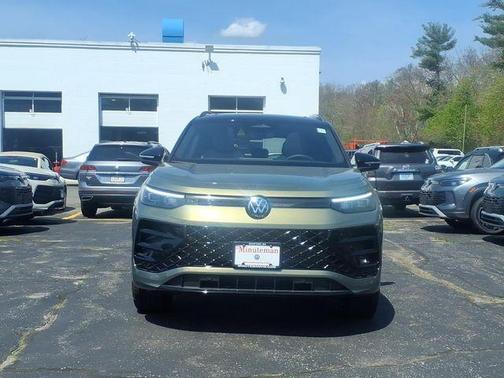 Avocado Green 2026 Volkswagen Tiguan 2.0T SE R-Line Black