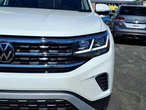 Opal White Pearl Effect 2023 Volkswagen Atlas 2.0T SEL