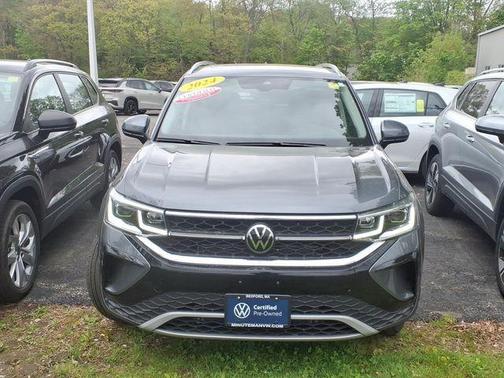 Platinum Gray Metallic 2024 Volkswagen Taos 1.5T SEL