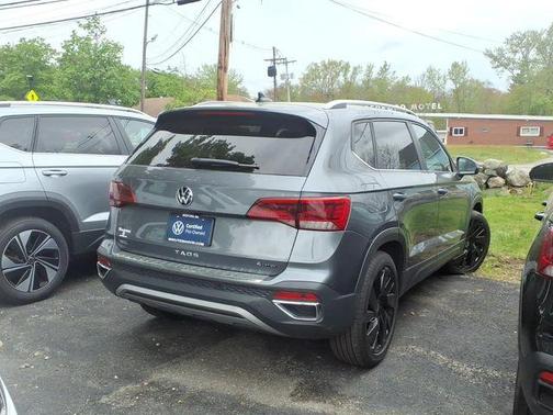 Platinum Gray Metallic 2024 Volkswagen Taos 1.5T SEL
