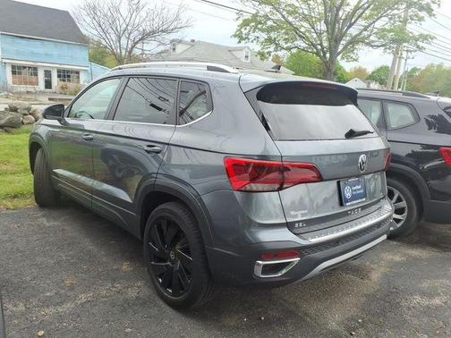 Platinum Gray Metallic 2024 Volkswagen Taos 1.5T SEL