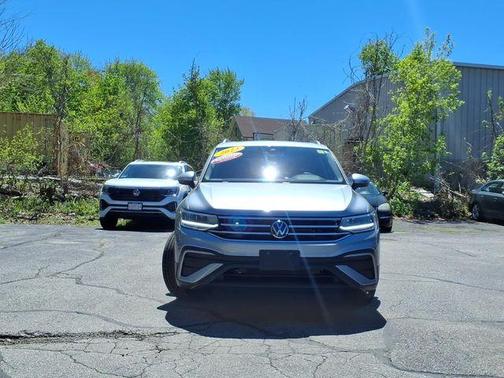Pyrite Silver Metallic 2023 Volkswagen Tiguan 2.0T SE