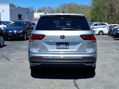 Pyrite Silver Metallic 2023 Volkswagen Tiguan 2.0T SE