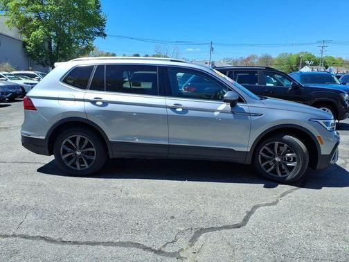 Pyrite Silver Metallic 2023 Volkswagen Tiguan 2.0T SE