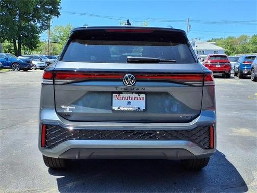 2025 Volkswagen Tiguan 2.0T SE R-Line Black