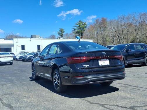 Deep Black Pearl 2026 Volkswagen Jetta 1.5T SE