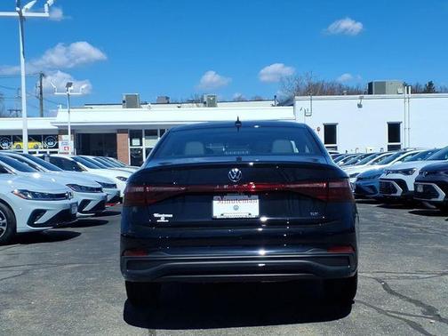 Deep Black Pearl 2026 Volkswagen Jetta 1.5T SE