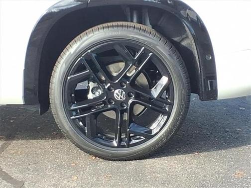 2025 Volkswagen Tiguan 2.0T SE R-Line Black