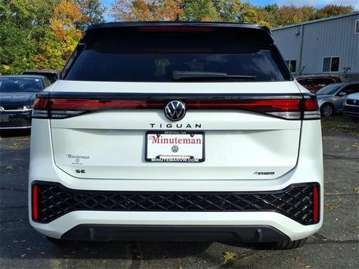 2025 Volkswagen Tiguan 2.0T SE R-Line Black