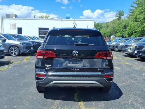 Deep Black Pearl Effect 2023 Volkswagen Taos 1.5T SEL