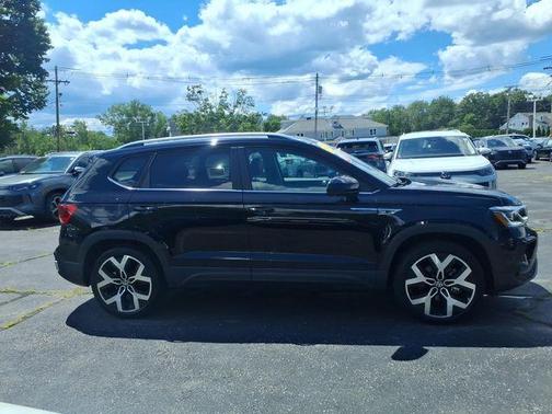 Deep Black Pearl Effect 2023 Volkswagen Taos 1.5T SEL