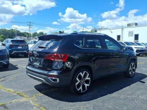 Deep Black Pearl Effect 2023 Volkswagen Taos 1.5T SEL