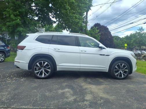 Opal White Pearl Effect 2025 Volkswagen Atlas 2.0T SEL Premium R-Line