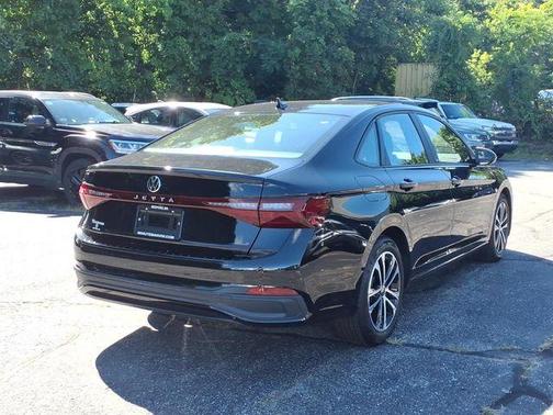 Deep Black Pearl Effect 2026 Volkswagen Jetta 1.5T Sport