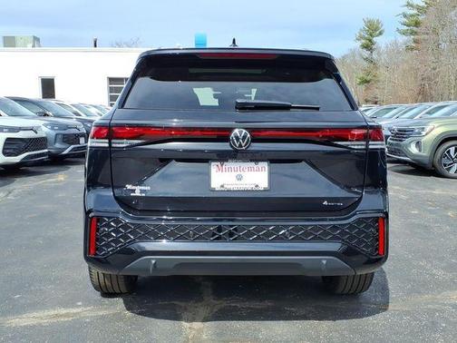 Deep Black Pearl Effect 2026 Volkswagen Tiguan 2.0T SE R-Line Black