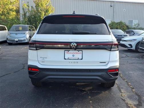 2025 Volkswagen Taos 1.5T SE Black