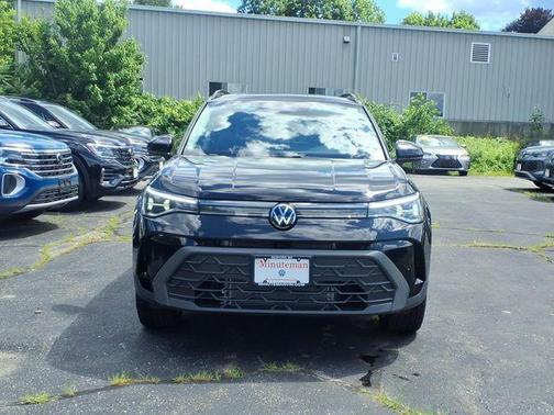 Deep Black Pearl 2026 Volkswagen Taos 1.5T SE Black