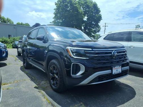 Deep Black Pearl 2026 Volkswagen Atlas 2.0T Peak Edition