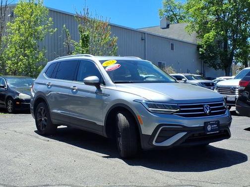 Pyrite Silver Metallic 2024 Volkswagen Tiguan 2.0T SE