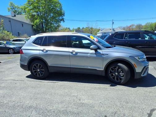Pyrite Silver Metallic 2024 Volkswagen Tiguan 2.0T SE