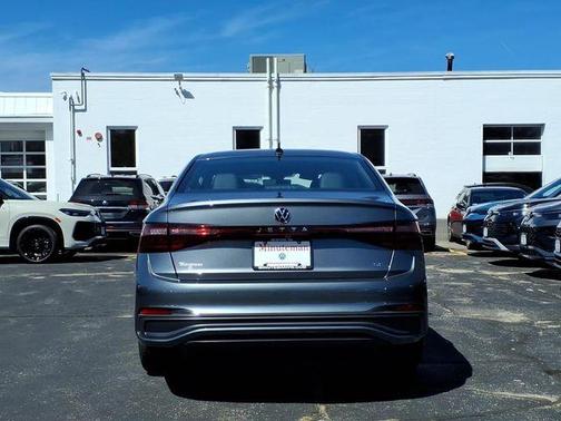 Platinum Gray Metallic 2026 Volkswagen Jetta 1.5T SE