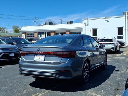 Platinum Gray Metallic 2026 Volkswagen Jetta 1.5T SE