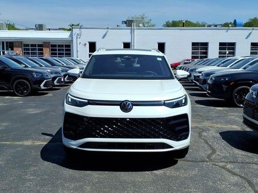 Opal White Pearl 2026 Volkswagen Tiguan 2.0T SEL R-Line Turbo