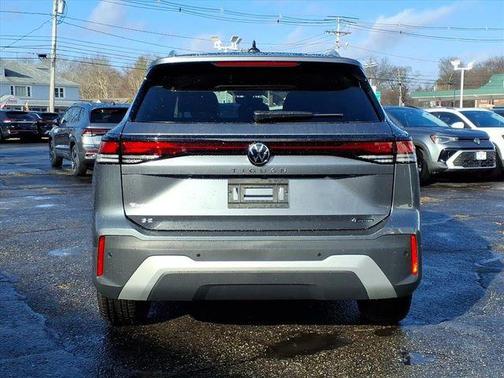 Platinum Gray Metallic 2026 Volkswagen Tiguan 2.0T SE