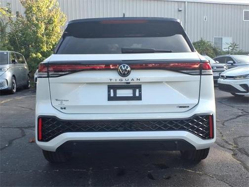 2025 Volkswagen Tiguan 2.0T SE R-Line Black