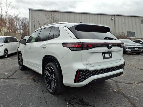 2026 Volkswagen Tiguan 2.0T SEL R-Line