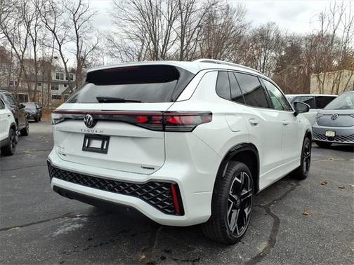 2026 Volkswagen Tiguan 2.0T SEL R-Line